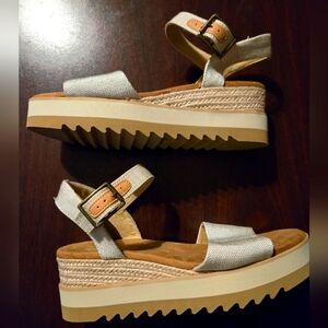 Toms Wedge Sandals women's 9.5